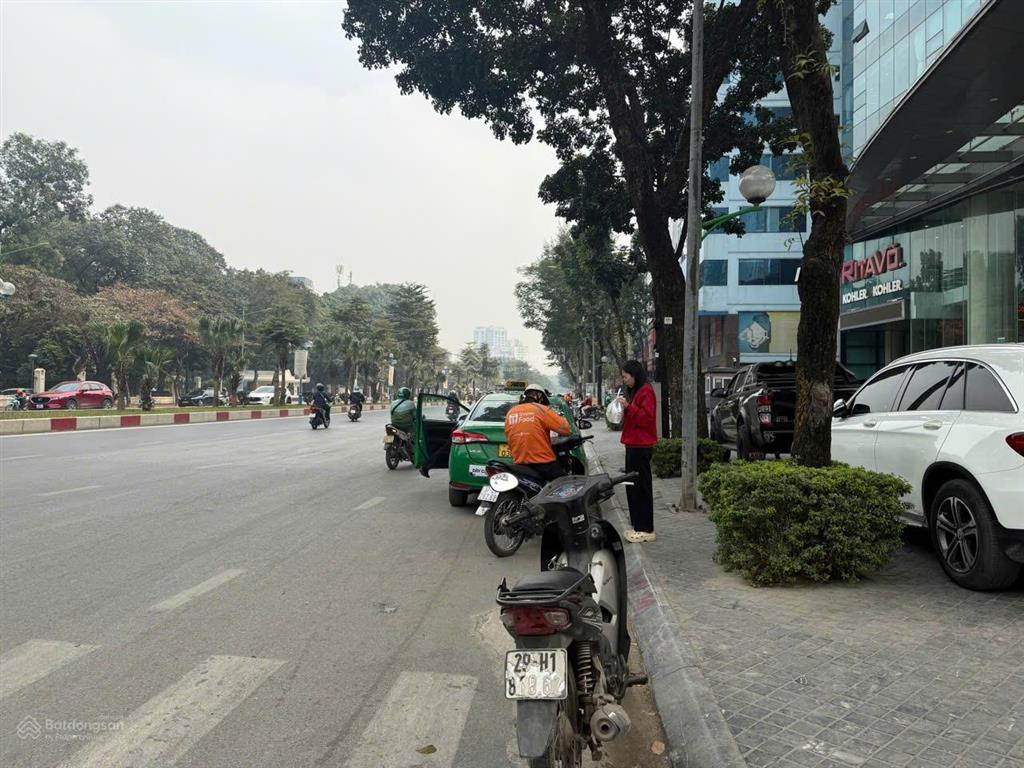 Duy nhất nhà mặt phố hoàng sâm 105m2, mt 6,6m, 7 tầng thang máy, doanh thu 1,2 tỷ/năm, giá 52 tỷ