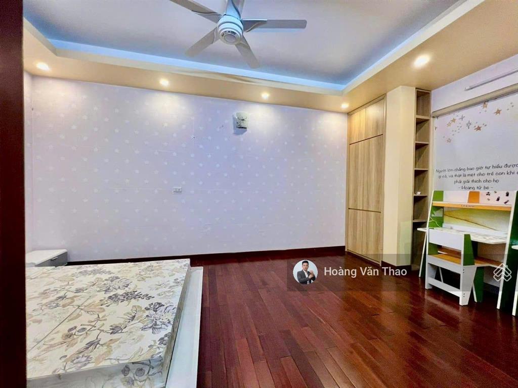 Toà văn phòng cầu giấy 165m2  8 tầng 43tỷ ôtô tránh, gara ô tô, ở kết hợp kinh doanh cực đẹp