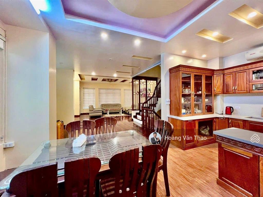 Toà văn phòng cầu giấy 165m2  8 tầng 43tỷ ôtô tránh, gara ô tô, ở kết hợp kinh doanh cực đẹp