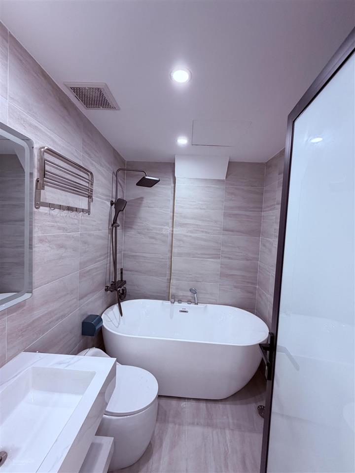 Bán nhà phân lô quân đội sài đồng, 55m2, 7 tầng, lô góc 2 mặt ngõ ô tô, full nội thất, chính chủ