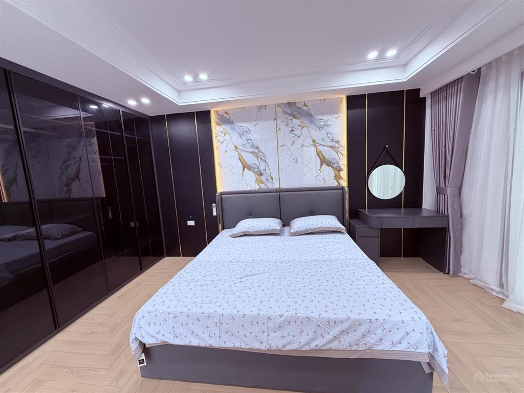Bán nhà phân lô quân đội sài đồng, 55m2, 7 tầng, lô góc 2 mặt ngõ ô tô, full nội thất, chính chủ