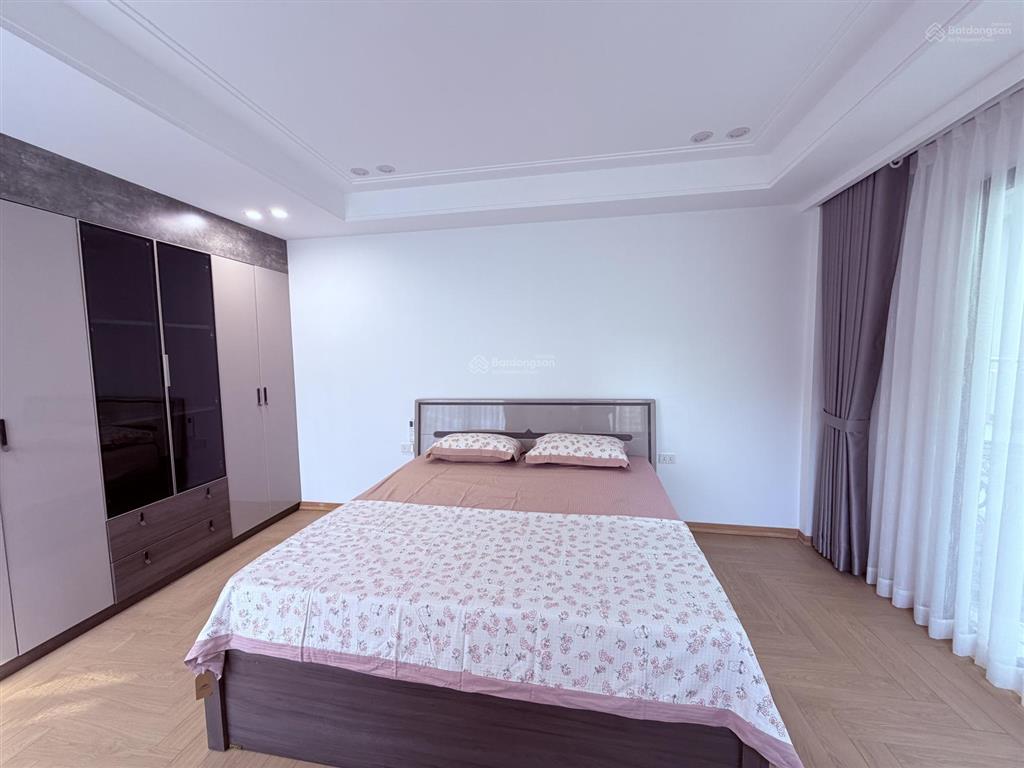Bán nhà phân lô quân đội sài đồng, 55m2, 7 tầng, lô góc 2 mặt ngõ ô tô, full nội thất, chính chủ