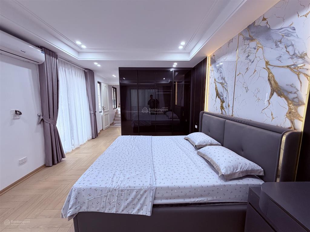 Bán nhà phân lô quân đội sài đồng, 55m2, 7 tầng, lô góc 2 mặt ngõ ô tô, full nội thất, chính chủ