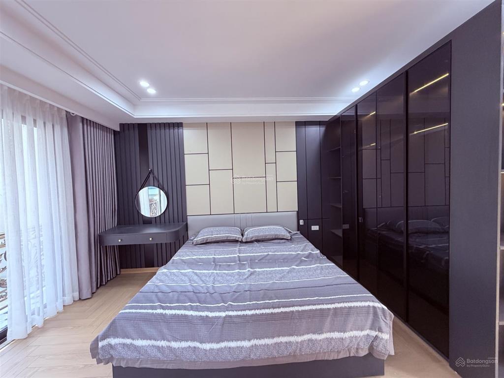 Bán nhà phân lô quân đội sài đồng, 55m2, 7 tầng, lô góc 2 mặt ngõ ô tô, full nội thất, chính chủ