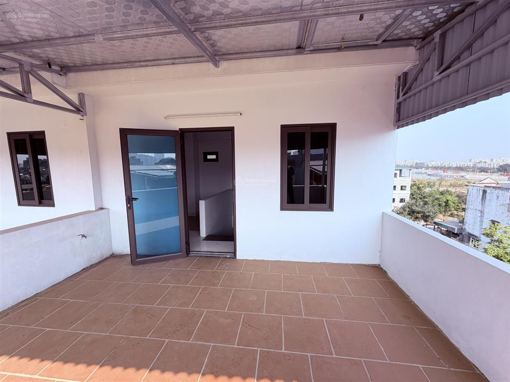 Nhô 8 tỷ nhà phố bồ đề, 35m, 5 tầng, ô tô đỗ sát nhà, 30m ra hồ điều hoà.