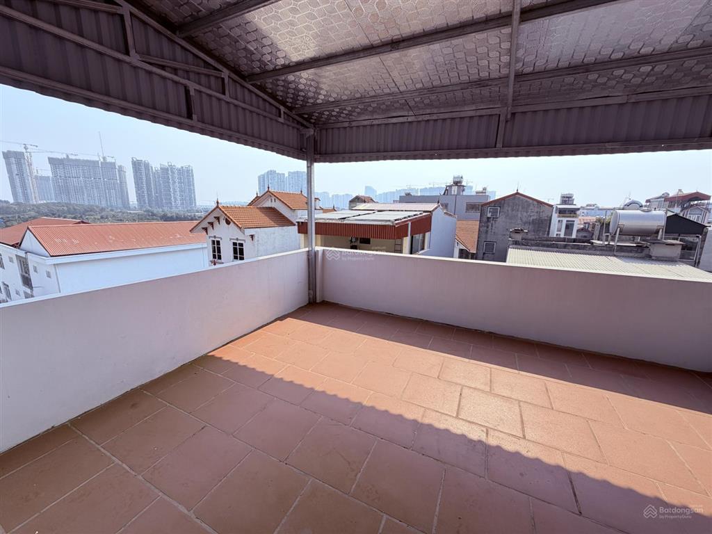 Nhô 8 tỷ nhà phố bồ đề, 35m, 5 tầng, ô tô đỗ sát nhà, 30m ra hồ điều hoà.