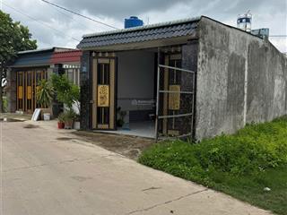Bán nhà long an,đức lập thượng ,đức hòa củ,địa chỉ mới là xã mỹ hạnh tây ninh  0986 861 ***