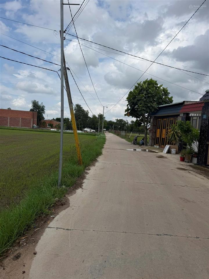 Bán nhà long an, đức lập thượng, đức hòa cũ, địa chỉ mới là xã mỹ hạnh tây ninh.  0986 861 ***