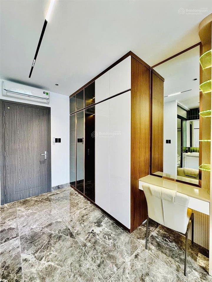 Bán nhà nguyễn khánh toàn 37 m , 6 tầng,mặt tiền 7m ,thang máy, nhỉnh 9 tỷ , ba bước ra phố ô tô đỗ