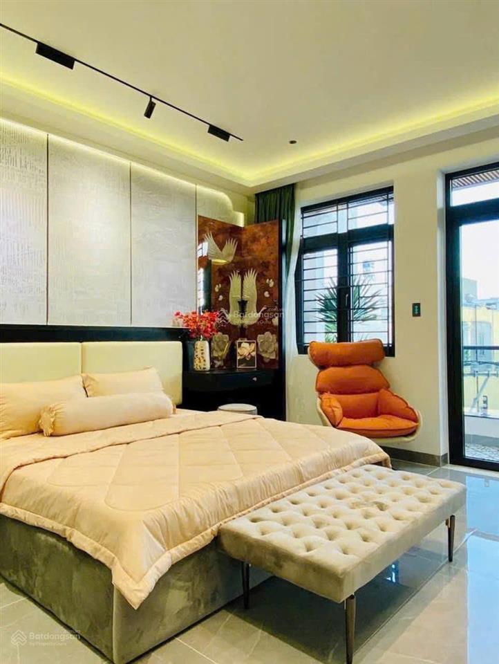 Bán nhà nguyễn khánh toàn 37 m , 6 tầng,mặt tiền 7m ,thang máy, nhỉnh 9 tỷ , ba bước ra phố ô tô đỗ