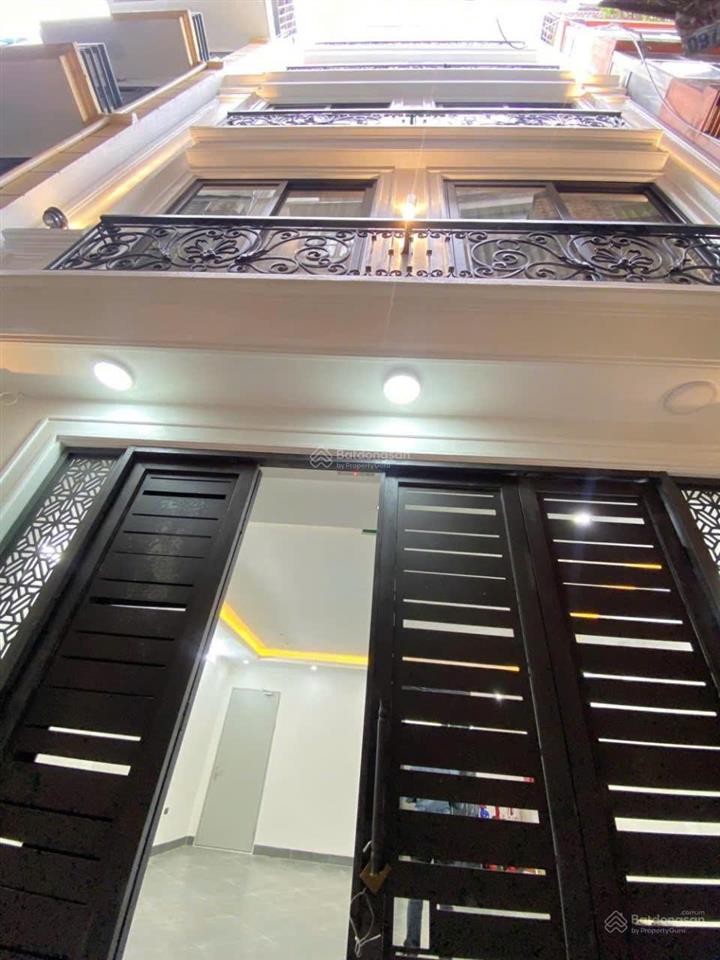 Bán nhà hồ tùng mậu,5 tầng,nhỉnh 8 tỷ, ba bươc ra ô tô đỗ,full nội thất,ngõ siêu nông, an ninh tốt