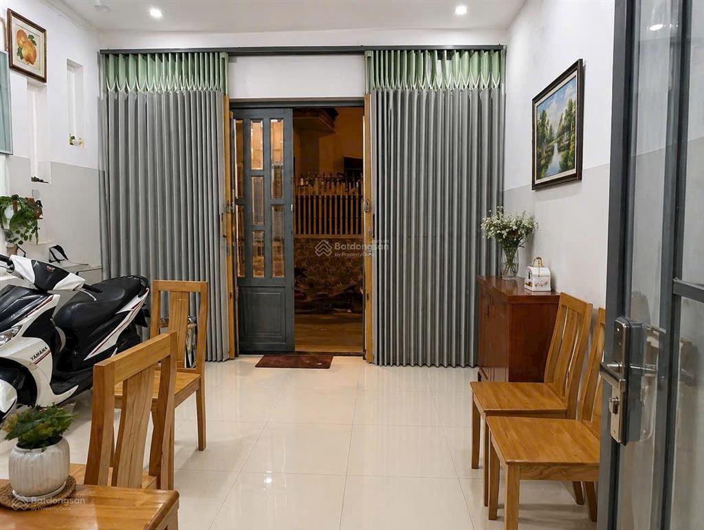 Nhà bông sao q8 2tầng ôtô đổ cửa 4tỷ5
gần tạ quang bửu, cao lỗ, tttm parc mall