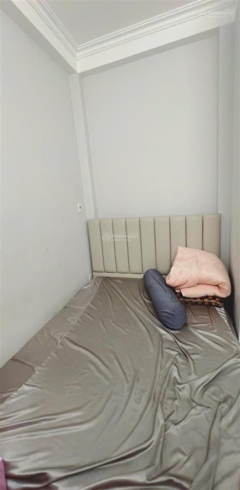 Mtkdđuờng số p4q4 xe hơi đậu cửa 4 tầng 4pn có thể khai thác thêm phòng làm căn hộ dịch vụ
