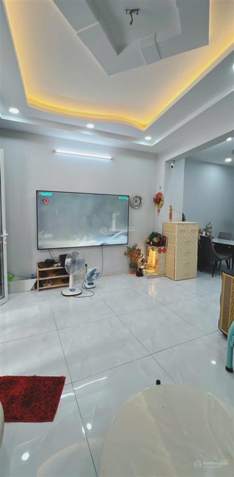 Mtkdđuờng số p4q4 xe hơi đậu cửa 4 tầng 4pn có thể khai thác thêm phòng làm căn hộ dịch vụ