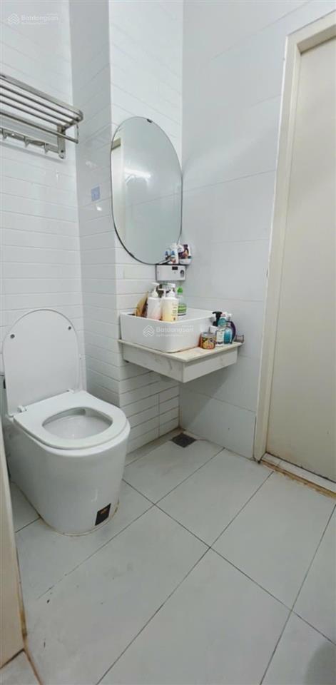 Mtkdđuờng số p4q4 xe hơi đậu cửa 4 tầng 4pn có thể khai thác thêm phòng làm căn hộ dịch vụ