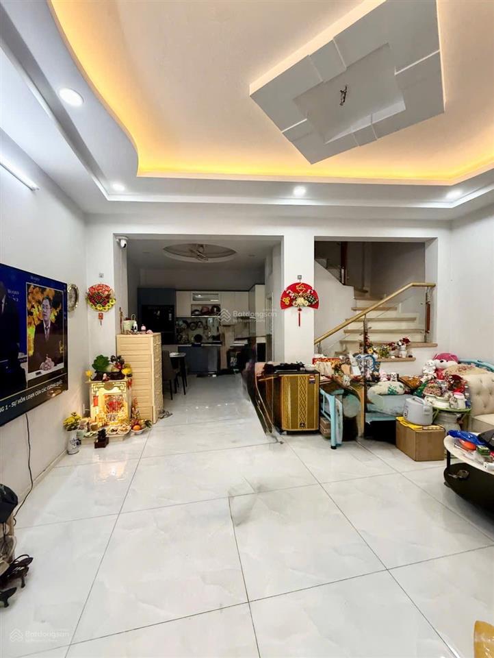 Mtkdđuờng số p4q4 xe hơi đậu cửa 4 tầng 4pn có thể khai thác thêm phòng làm căn hộ dịch vụ