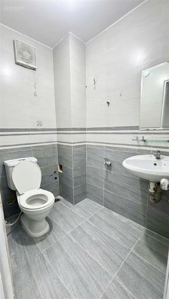 Nguyễn thị tần p2q8 4.8 tỷ sát q1 mặt tiền kinh doanh 4pn 74m 1 trệt 1 lửng