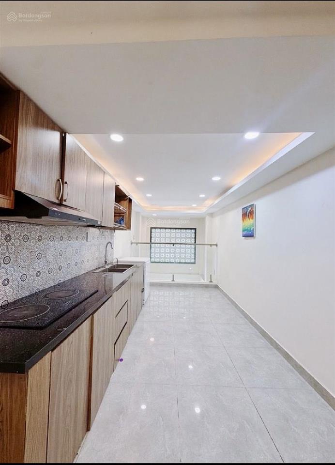 Nhà 5 tầng 4pn nguyễn khoái p2q4 5.1 tỷ oto đổ sát nhàphù hợp ở đông người hoặc + cho thuê
