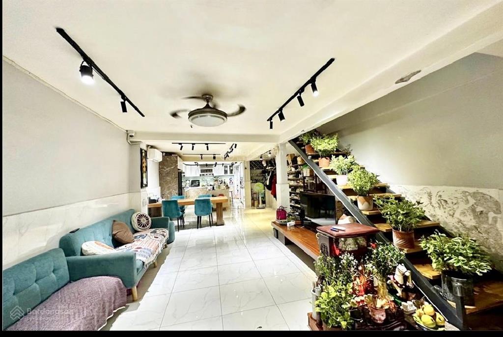 Hiếmq4chủ gấp bán giảm sâu còn 8tỷ36 nhà vuờn bến vân đồn p5q4 72m2 (4.9x15,8) gần mt