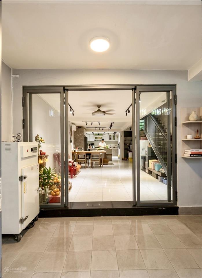 Hiếmq4chủ gấp bán giảm sâu còn 8tỷ36 nhà vuờn bến vân đồn p5q4 72m2 (4.9x15,8) gần mt