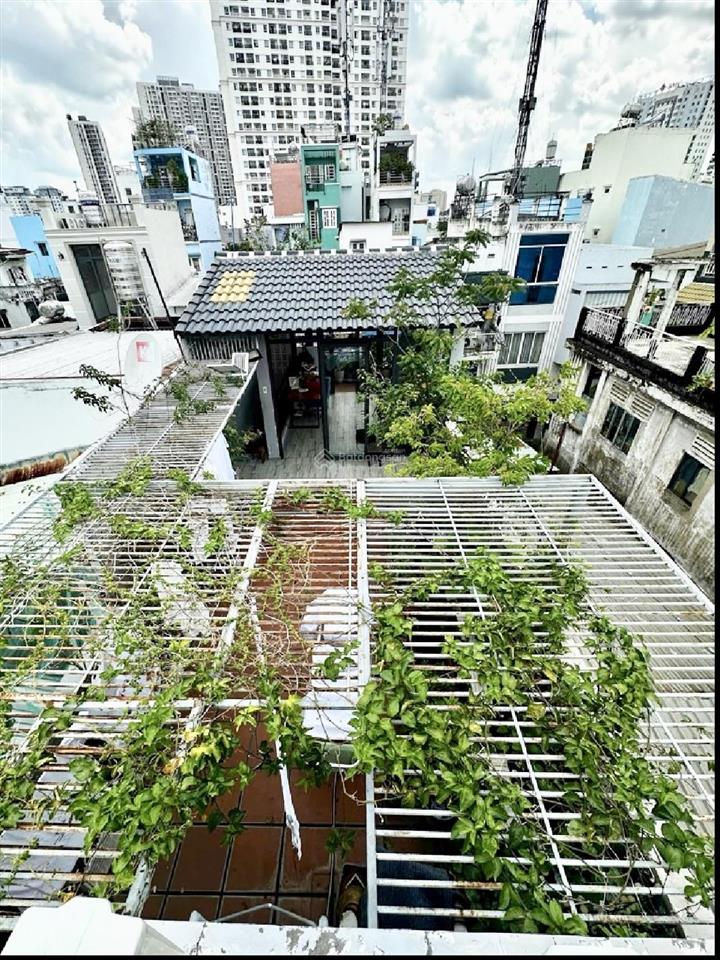 Hiếmq4chủ gấp bán giảm sâu còn 8tỷ36 nhà vuờn bến vân đồn p5q4 72m2 (4.9x15,8) gần mt