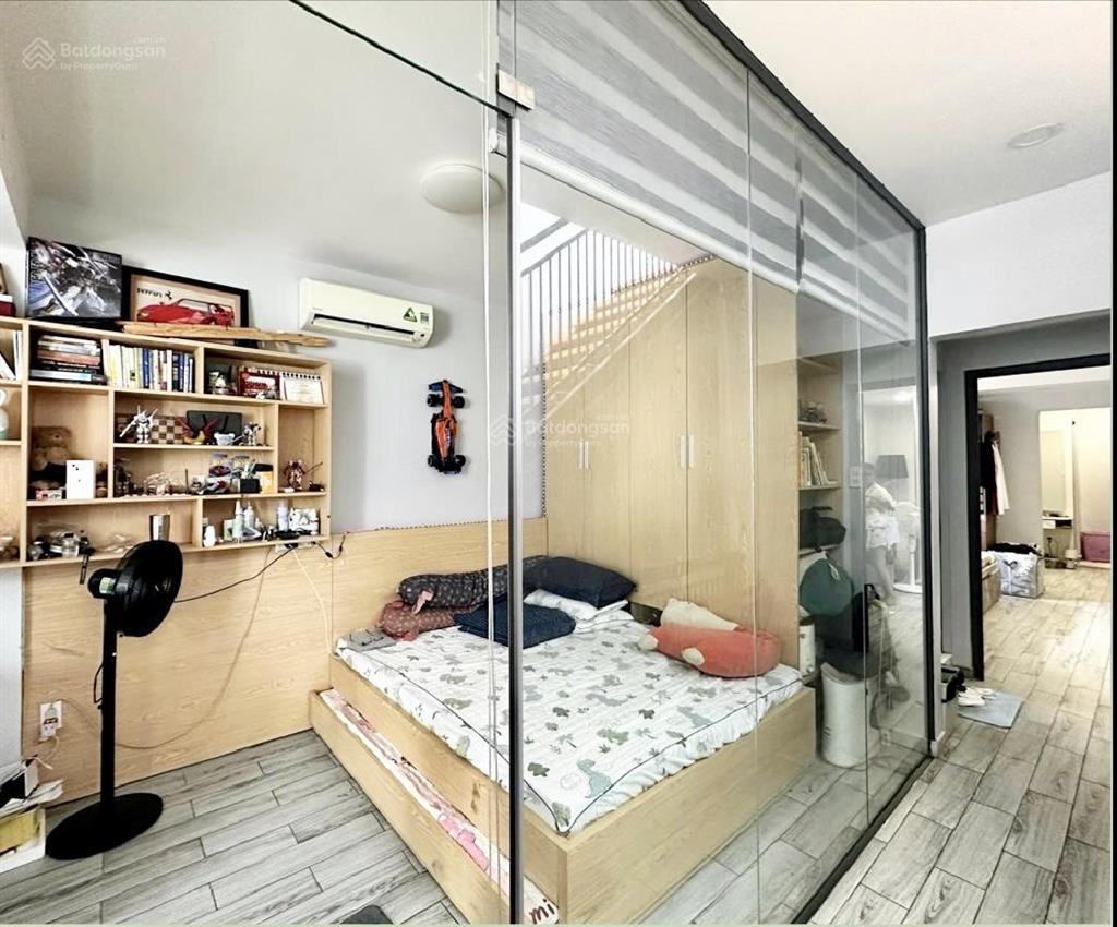 Hiếmq4chủ gấp bán giảm sâu còn 8tỷ36 nhà vuờn bến vân đồn p5q4 72m2 (4.9x15,8) gần mt