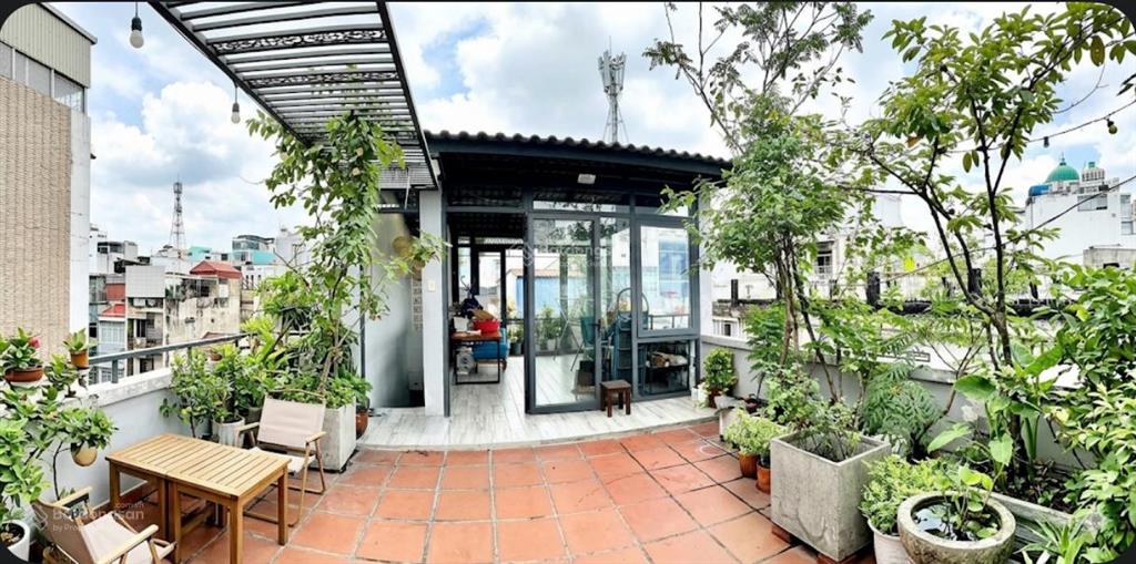 Hiếmq4chủ gấp bán giảm sâu còn 8tỷ36 nhà vuờn bến vân đồn p5q4 72m2 (4.9x15,8) gần mt