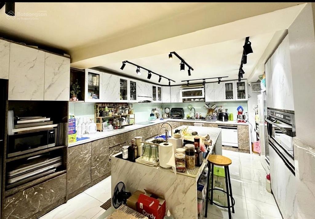 Hiếmq4chủ gấp bán giảm sâu còn 8tỷ36 nhà vuờn bến vân đồn p5q4 72m2 (4.9x15,8) gần mt