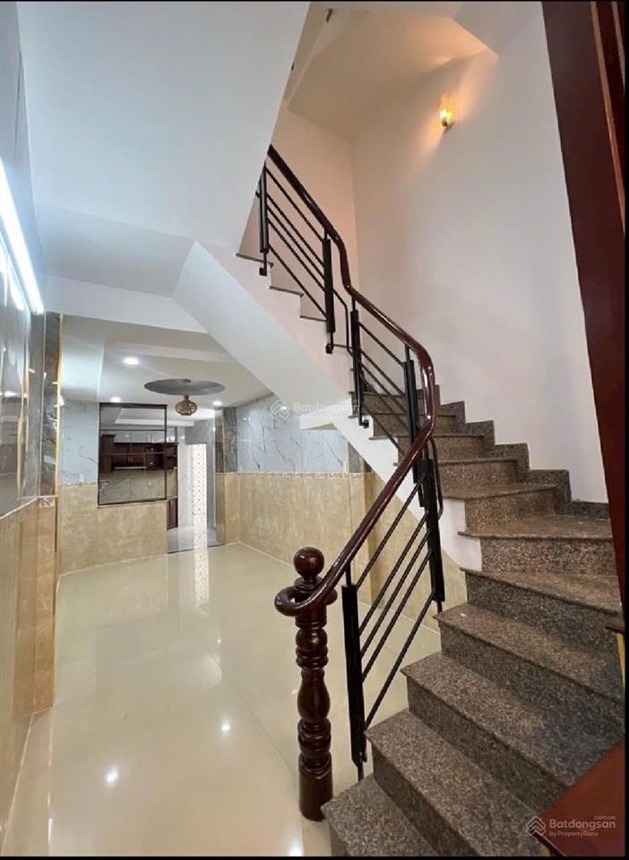 Nhà mới phạm thế hiển p4q8 4tầng 7pn 7tỷ9 cách mặt tiền chỉ 30m phù hợp gd đông người