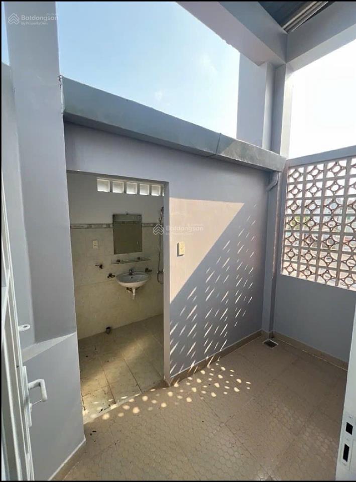 Nhà mới phạm thế hiển p4q8 4tầng 7pn 7tỷ9 cách mặt tiền chỉ 30m phù hợp gd đông người