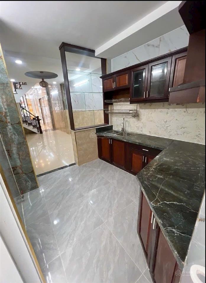 Nhà mới phạm thế hiển p4q8 4tầng 7pn 7tỷ9 cách mặt tiền chỉ 30m phù hợp gd đông người