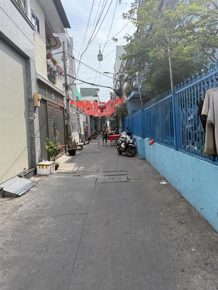 4tỷ3  bông sao q845m2 (5x9) nhà ngang 5 hiếm nở hậu tài lộc 2 tầng 2pn