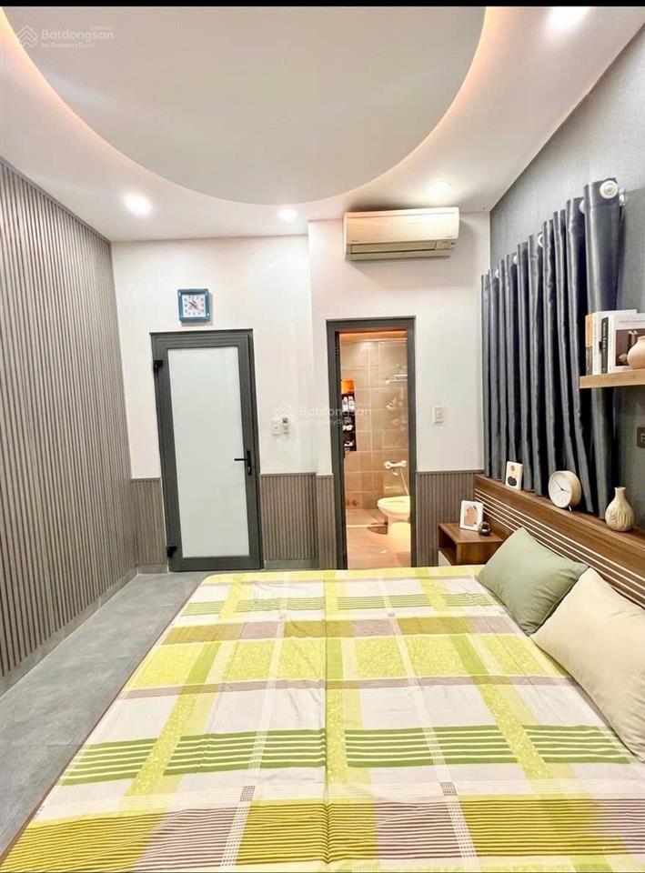 Hoàng diệu q4 5tỷ7  hẻm thông ô tô đỗ cửa 5 tầng kinh doanh tốt