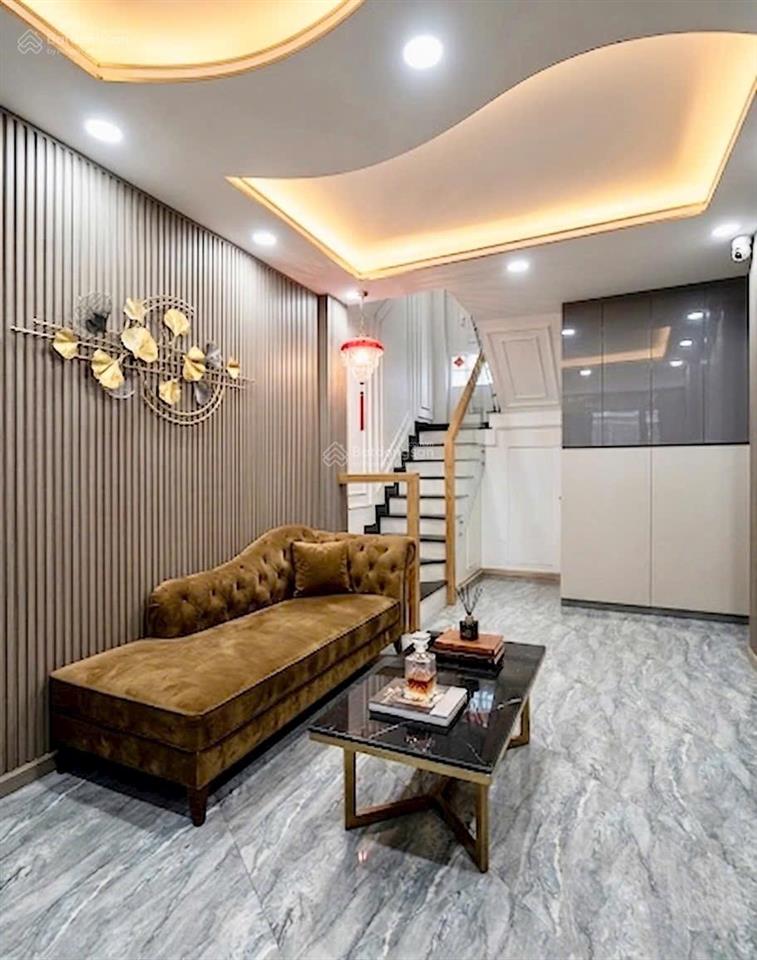 Hoàng diệu q4 5tỷ7  hẻm thông ô tô đỗ cửa 5 tầng kinh doanh tốt