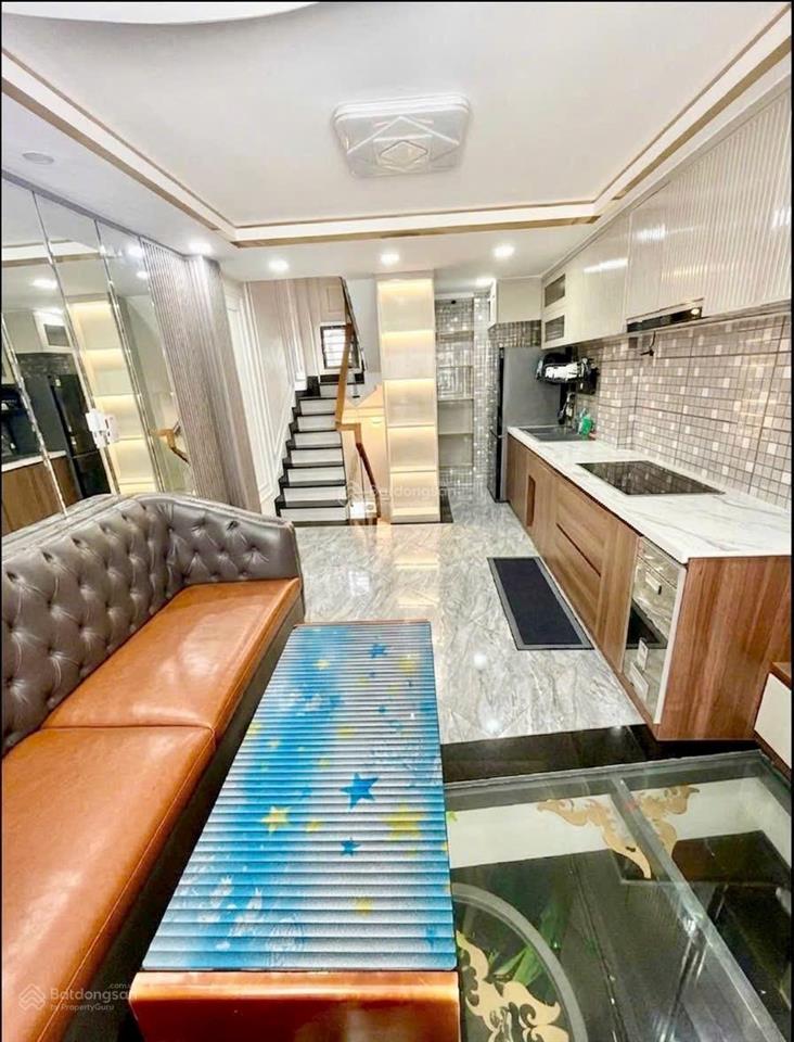 Hoàng diệu q4 5tỷ7  hẻm thông ô tô đỗ cửa 5 tầng kinh doanh tốt