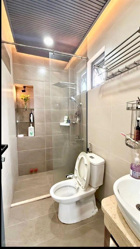 Hoàng diệu q4 5tỷ7  hẻm thông ô tô đỗ cửa 5 tầng kinh doanh tốt