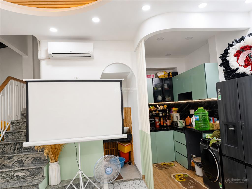 Hẻm ô tô  dương bá trạc p1 q8 1 căn ra mặt tiền full nội thất cao cấp