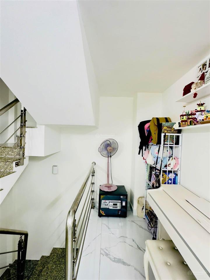 Nhà sát mt đoàn văn bơ q4  5 tầng sát chợ xóm chiếu 5 tỷ 5  dtsd 86,2m²