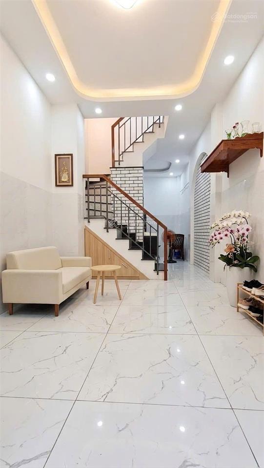 Nhà âu dương lân, p3, q8  xe hơi đỗ cửa 4 tầng 4pn dtsd 106m2  sát q1, q5