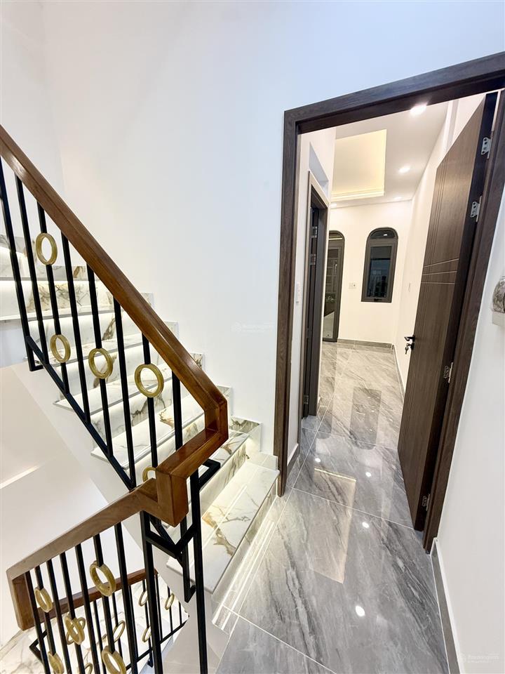Nhà 3 tầng dtsd 68.1m2 hẻm ô tô khu 20 thước hoàng diệu, quận 4 sát q1 chỉ 5,6 tỷ