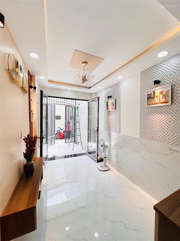 Q8  4,58 tỷ  sát mặt tiền  3 tầng, 5pn có phòng ngủ trệt lương văn can, 38,8m2, nở hậu 3m