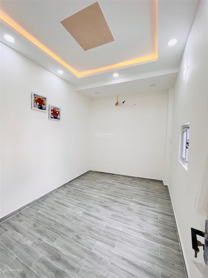 Q8  4,58 tỷ  sát mặt tiền  3 tầng, 5pn có phòng ngủ trệt lương văn can, 38,8m2, nở hậu 3m