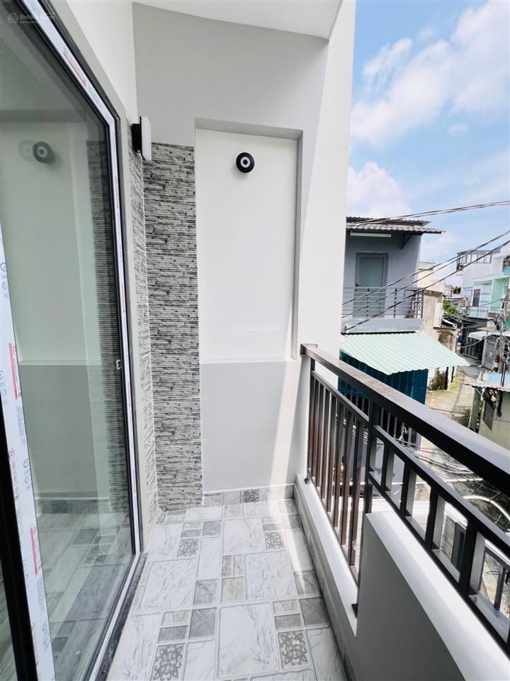 Q8  4,58 tỷ  sát mặt tiền  3 tầng, 5pn có phòng ngủ trệt lương văn can, 38,8m2, nở hậu 3m