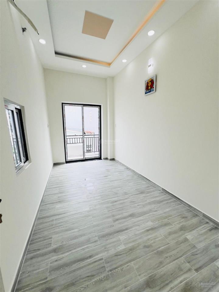 Q8  4,58 tỷ  sát mặt tiền  3 tầng, 5pn có phòng ngủ trệt lương văn can, 38,8m2, nở hậu 3m