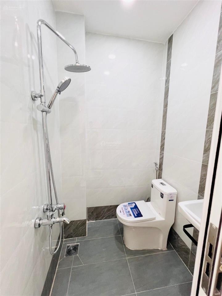 Q8  4,58 tỷ  sát mặt tiền  3 tầng, 5pn có phòng ngủ trệt lương văn can, 38,8m2, nở hậu 3m