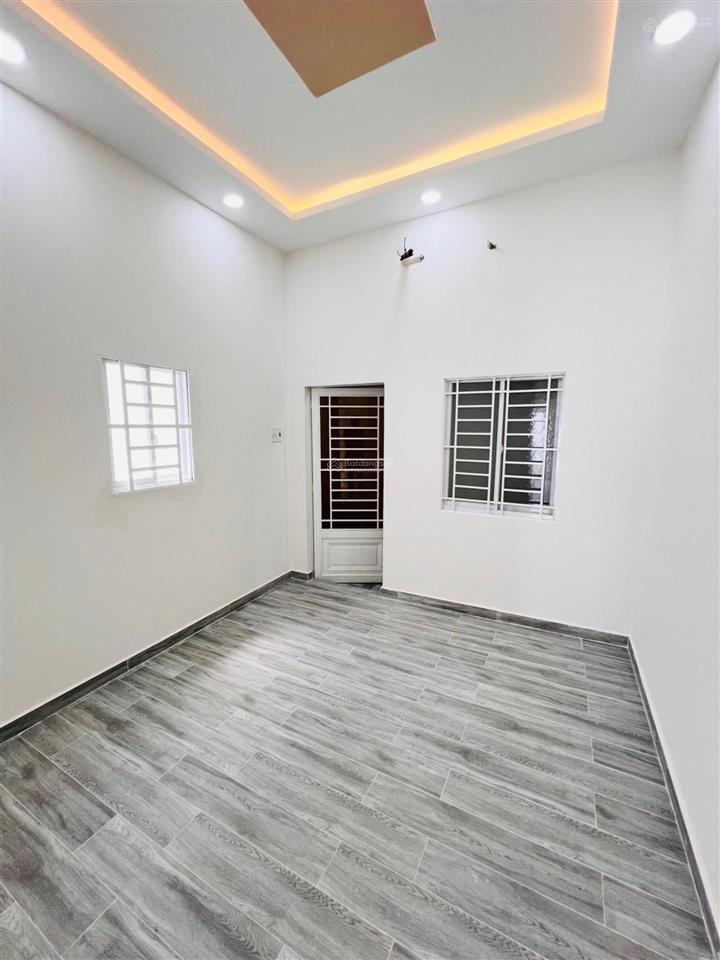 Q8  4,58 tỷ  sát mặt tiền  3 tầng, 5pn có phòng ngủ trệt lương văn can, 38,8m2, nở hậu 3m