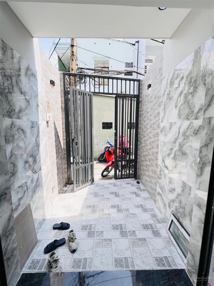 Q8  4,58 tỷ  sát mặt tiền  3 tầng, 5pn có phòng ngủ trệt lương văn can, 38,8m2, nở hậu 3m