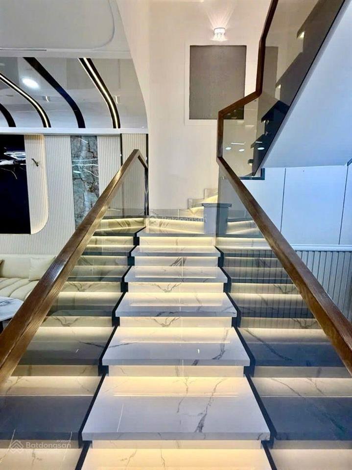 Bán nhà đẹp 3 tầng, hẻm xe hơi, cách mt huỳnh tấn phát 300m, cách phú mỹ hưng 3 phút, 7 tỷ8