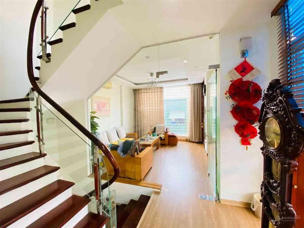 Giảm chào 2 tỷ, bán nhanh nhà cầu giấy, 76m2 ô chờ thang máy gara ô tô kinh doanh, nhỉnh 21 tỷ