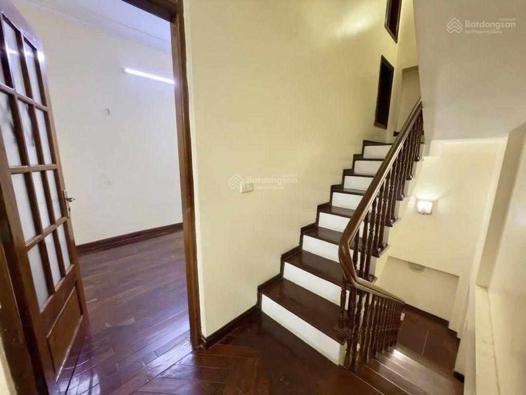 Bán nhà dịch vọng ô tô tránh, văn phòng đỉnh, 65m2 giá đầu tư hơn 23 tỷ  0973 980 ***